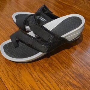 Baretraps Black and Gray Women's Sandals